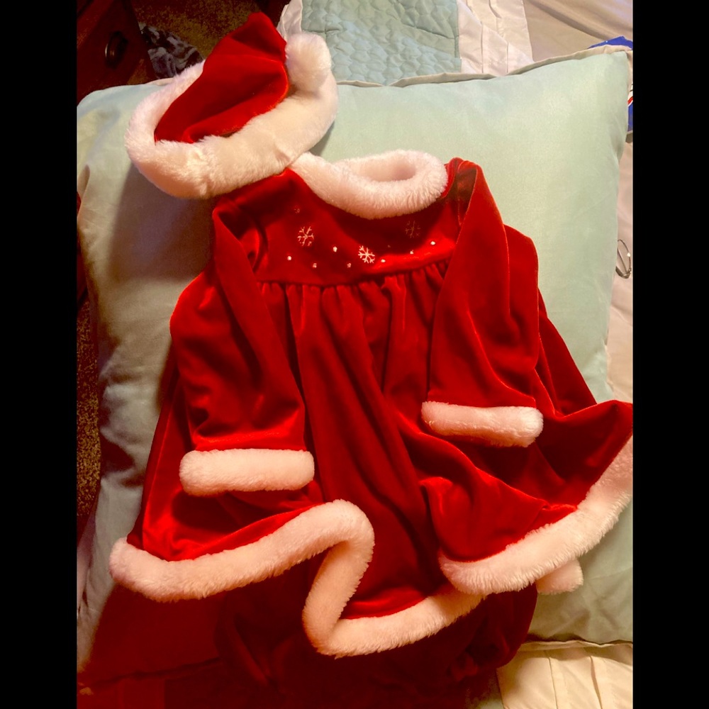 Adorable Christmas infant dress. Size 6-9 months
